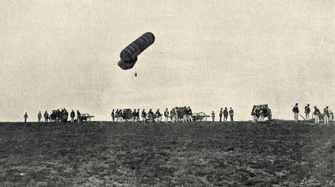 Elevaci�n de un globo cautivo que se utiliz� para reconocer desde el aire la zona de maniobras