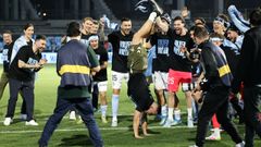 Jugadores y cuerpo t�cnico del Celta, celebrando la clasificaci�n para la Europa League.
