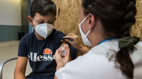 Miguel, de 12 aos, recibi ayer su primera dosis de la vacuna contra el covid-19