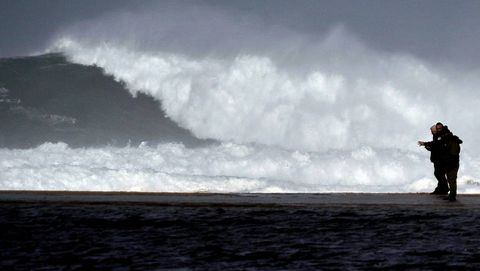 Temporal en la playa de A Frouxeira, en Valdovio