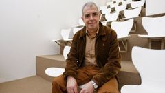 Afonso Eir� ten publicado numerosos libros, como �Memorias dunha vaca marela�, �O penalti de Fuco� e �Chantada na historia�