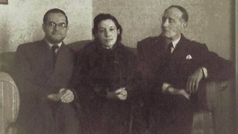 Lolita Franco, entre Julin Maras y Azorn, en 1944, con motivo de la publicacin de Espaa en su literatura.