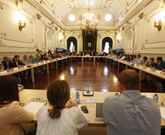 El sal�n de plenos acogi� el encuentro de los 52 alcaldes de concellos de menos de 20.000 habitantes. 