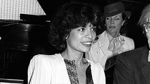 Bianca Jagger en el primer desfile de de 1981. No perdi detalle