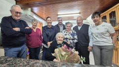 La alcaldesa cervense visitó a la centenaria en su casa de Castelo