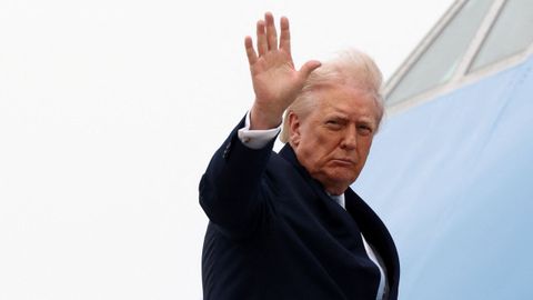 Donald Trump antes de subir al avi�n presidencial en Mariland