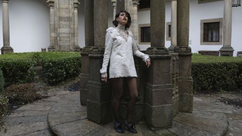 NEREA BARROS. VESTUARIO @JUANARIQUE / ESTILISMO Y COMPLEMENTOS @TOOMUCHMARIANA / MAQUILLAJE Y PELUQUER�A LAURA, DE OUI NOVIAS / JOYAS JAEL / FOTOS TOMADAS EN EL PARADOR DE SANTIAGO