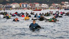 Mariscadores a pie en la campa�a de Noia