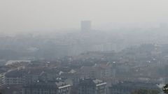La ciudad de Ourense est cubierta por una densa capa de humo de los incendios