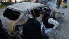 Arden cuatro veh�culos de madrugada en la ronda de Outeiro y la avenida de Arteixo