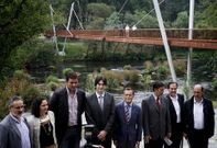 La pasarela, financiada con fondos europeos, mide cerca de noventa metros de largo.