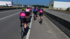 Ciclistas del club Triatlon Cidade de Lugo Fluvial, en una salida similar a la del pasado s�bado, en la que casi fueron arrollados por un coche en sentido contrario