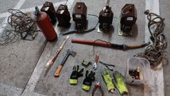 Material el�ctrico procedente de un robo que fue descubierto por la Guardia Civil en un veh�culo en el que se detuvo a tres personas
