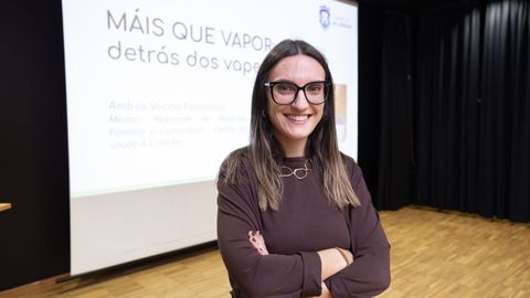 <span lang= gl >Andrea Vecino elixiu a medicina de familia por ser unha das especialidades mis completas e de maior e mis prximo contacto co paciente, considera. Na imaxe, durante a charla</span>