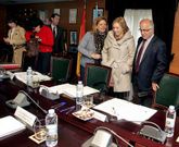 Los socialistas acusan a la presidenta de la Autoridad Portuaria de falta de transparencia.