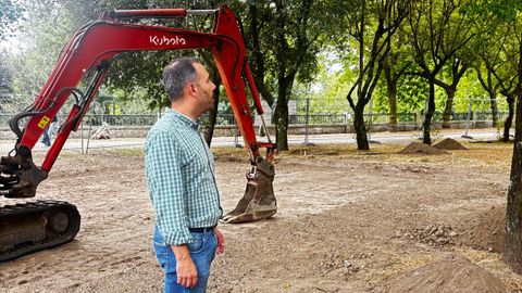 El alcalde de Caldas, Jacobo Pérez, visitó el inicio de las obras del Parque do Maior, en A Tafona