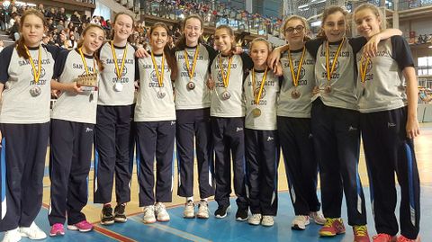 Equipo de voleibol femenino del colegio San Ignacio de categoria infantil