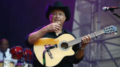 El veterano guitarrista y cantante Eliades Ochoa es, acepta la organizacin del festival, la figura estelar del Ms Que Jazz 2025.