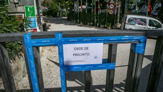 Agentes de la Polic�a Auton�mica precint� ayer la entrada al c�mping pobrense