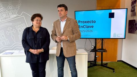 La concejala de Ensino, Carmen Silva, y el alcalde, José Romero, presentaron las actividades