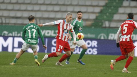 Partido entre el Racing y el Lugo disputado en el campo de A Malata