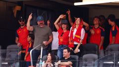 Javier Bardem, Pen�lope Cruz y Rosal�a animan a Espa�a en Los Angeles