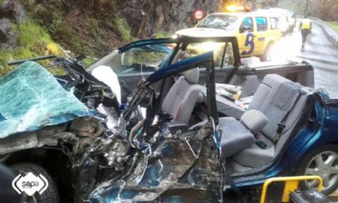 Autom�vil siniestrado en Boal