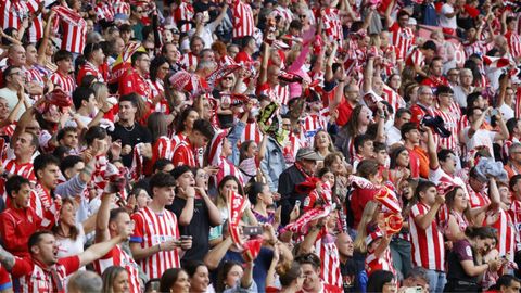 Derbi asturiano entre el Real Sporting de Gijon y el Real Oviedo en El Molin�n