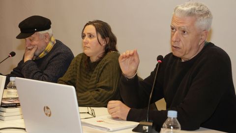 Juan de Sola (derecha) present� su investigaci�n acompa�ado por Silvana Garc�a, hija de un pontevedr�s que sobrevivi� al campo de concentraci�n nazi de Mauthausen