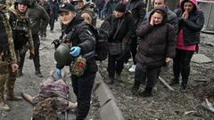 Misiles rusos alcanzan un centro comercial y un hospital matero en Dnipro