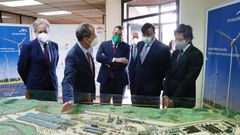 El presidente de ArcelorMittal Espaa, Jos Manuel Arias; el consejero delegado de Asturias Clster, Oswaldo Surez ; el presidente del Principado de Asturias, Adrin Barbn; el presidente de ArcelorMittal, Laksmi Mittal y el consejero delegado de ArcelorMittal, Aditya Mittal en la presentacin de los planes de la multinacional