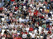 Los aficionados del Lugo, disfrutando de un partido en el �ngel Carro esta temporada. 