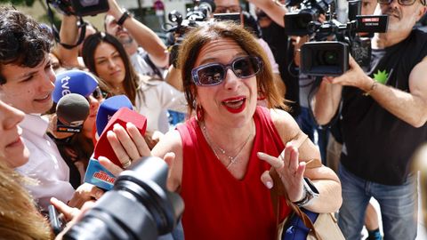 La militante socialista Leire D�ez a su llegada  a la sede del PSOE en la calle Ferraz de Madrid.