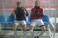 Adri�n Armesto y Chubi, en el banquillo en el Luis Bodegas. 