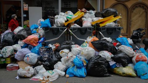 Basura acumulada en la calle Barcelona