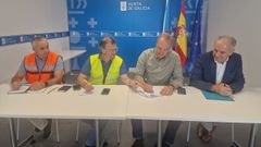 De izquierda a derecha, el jefe del servicio de Incendios Forestais, Manuel Francisco Gutirrez; el delegado territorial, Agustn Reguera; el el jefe territorial de Medio Rural, Antonio Crespo