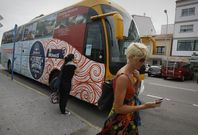 <span lang= es-es >El �xito del Grobus</span>. Otra de las carencias del municipio es una l�nea de transporte p�blico que permita llegar desde San Vicente y A Toxa hasta el casco urbano. A esto pusieron fin los empresarios de la localidad durante el verano con notable �xito. El Grobus regresar� en junio. 