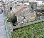El paseo comunica A Tafona con el parque-jard�n. 