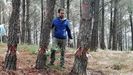 El ingeniero Ricardo Quiroga en uno de los pinares donde realiz el estudio en Campo Lameiro