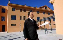 La idea de un centro de d�a la desvincula Otero de la actual residencia de la tercera edad.