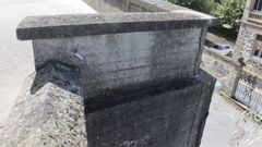 El muro de Cidade de Viveiro tiene una importante grieta