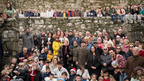 Fiesta en el barrio pobrense de A Covecha en Nochebuena.