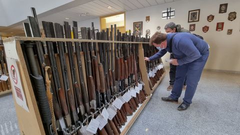 Imagen de archivo de una subasta de armas en la Comandancia de la Guardia Civil de Pontevedra