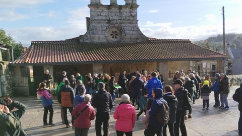 Numerosas personas se congregaron ante la iglesia parroquial de Bolmente para celebrar la llegada del 2024