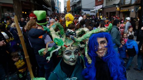 Entroido. Fiesta choqueira en calle de A Torre