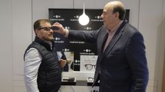 Presentaci�n en la �ptica S�nchez Rubal de unas gafas que mejoran la visi�n pero tambi�n la audici�n 