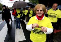 Mar�a Luisa Garc�a, la preferentista de 67 a�os denunciada, ayer en la protesta de Citro�n.
