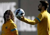 Puyol y Piqu podran tener descanso ante el Sevilla.