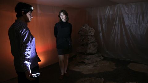 La artista compostelana Ana Moure y el tambin creador Ximo Berenguer, este mircoles en la instalacin inaugurada en al Zona C