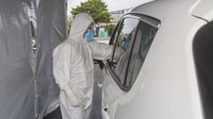 Image de la realizaci�n de un test r�pido en el hospital Virxe da Xunqueira de Cee